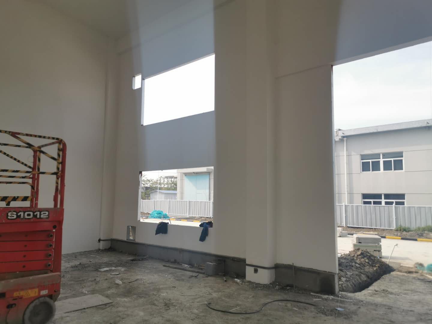 <a href='//ttjtu.com' target='_blank'>泄爆墙</a>施工